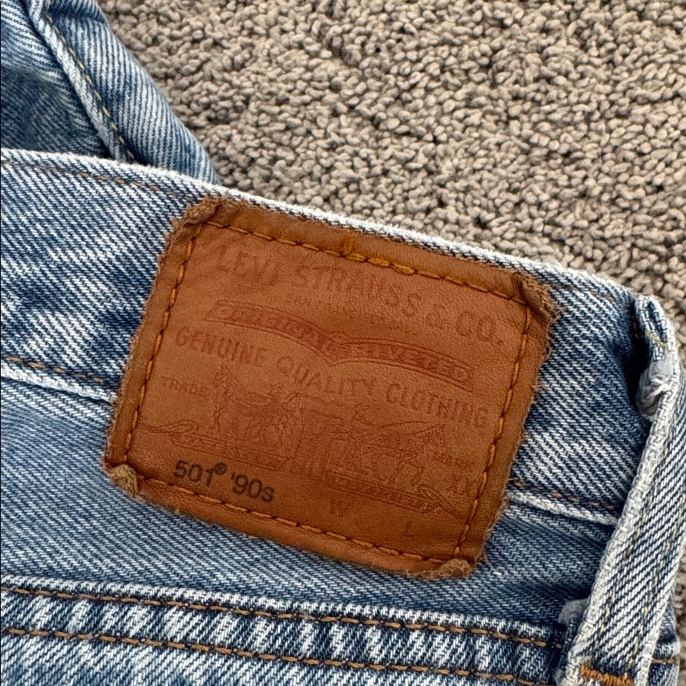 501 ‘90s Levi's Light Blue Straight Leg Jeans - Picture 6 of 6